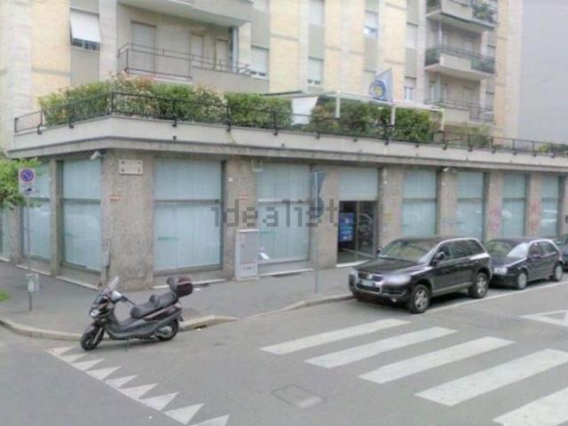 Locale in vendita di 680 m² in Via Umberto Fogagnolo, 17