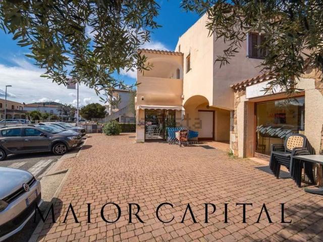 Locale in vendita di 682 m² in Via Emilio Lussu