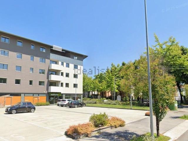 Locale in vendita di 684 m² in Via Ludovico Ariosto