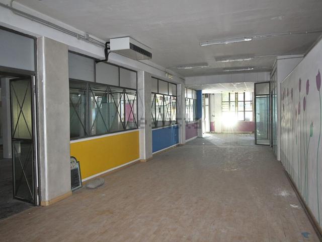 Locale in vendita di 684 m² in Via Maria SS. Annunziata, 4