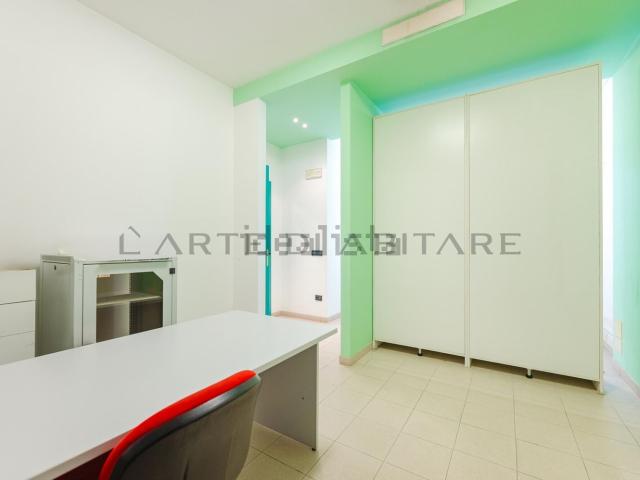Locale in vendita di 68 m² in Via Volturno