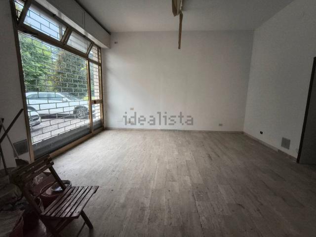 Locale in vendita di 68 m² in Via Fratelli Rosselli