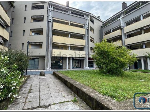 Locale in vendita di 68 m² in Via Francesco Giramo, 9