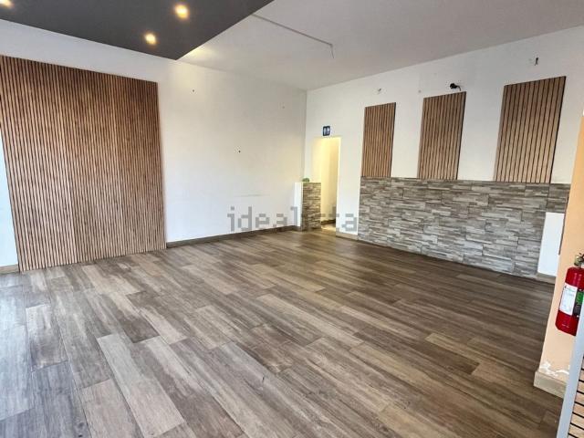 Locale in vendita di 68 m² in Via Francesco Nicoli