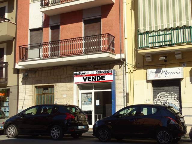 Locale in vendita di 68 m² in Via Giulio Petroni, 18