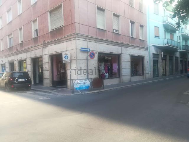 Locale in vendita di 68 m² in Via I° Maggio