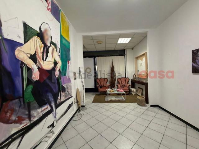 Locale in vendita di 68 m² in Via Pietro Lorenzetti