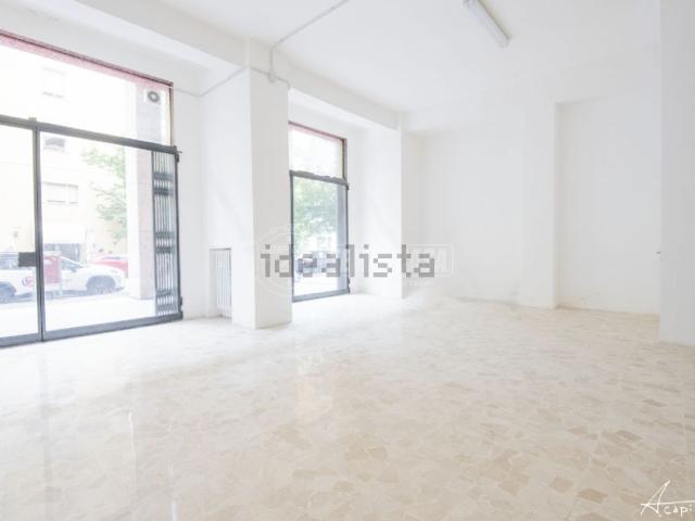Locale in vendita di 68 m² in Viale G. Verdi, 13