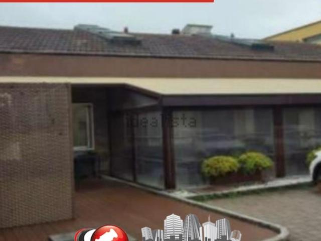 Locale in vendita di 694 m² in Via Giovanni Mimbelli