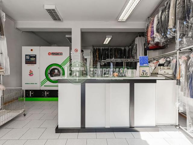 Locale in vendita di 69 m² in Via Camillo Benso Conte di Cavour, 11