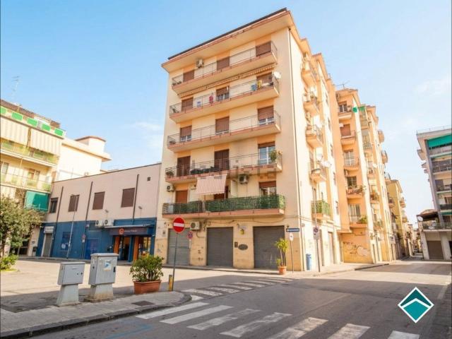 Locale in vendita di 73 m² in Piazza Salvo D&apos Acquisto, 4