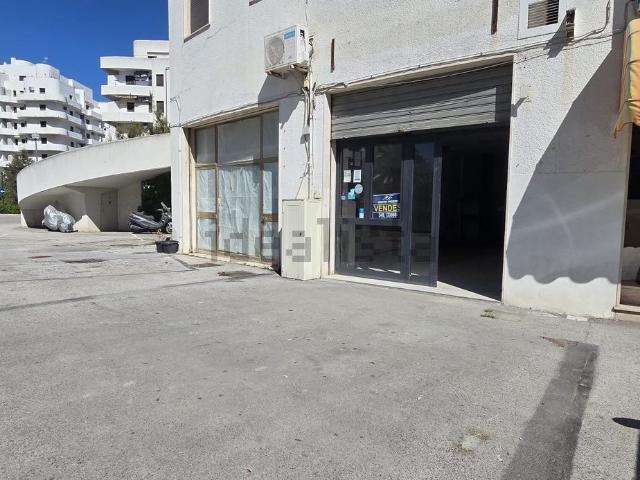 Locale in vendita di 73 m² in Strada Statale 16, 286