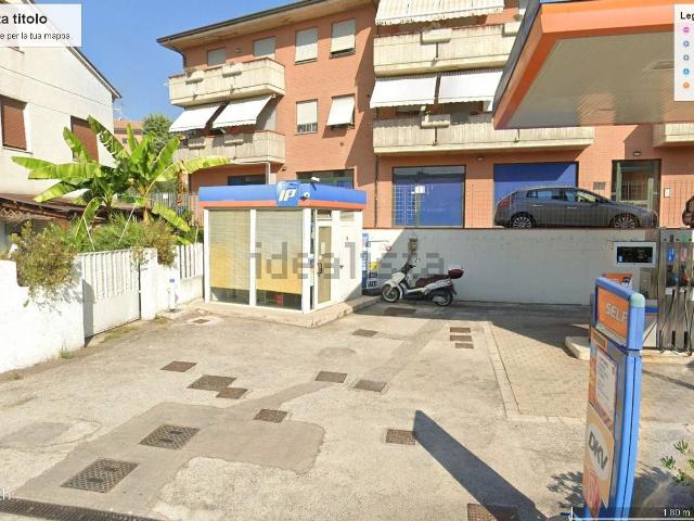 Locale in vendita di 73 m² in Via Dante Alighieri