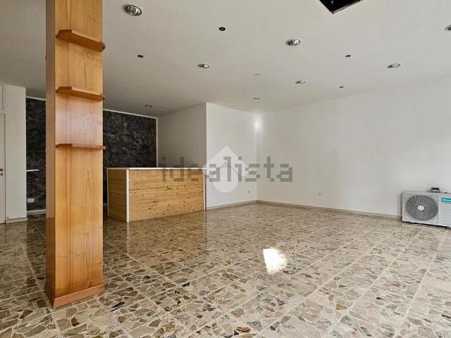 Locale in vendita di 73 m² in Via Guidalberto Pasolini, 14