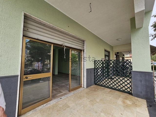 Locale in vendita di 73 m² in Via Lauro, 262