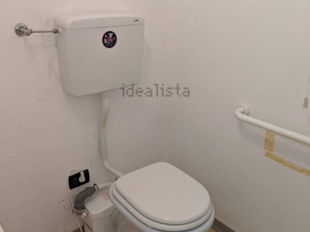 Locale in vendita di 73 m² in Via Monviso, 11