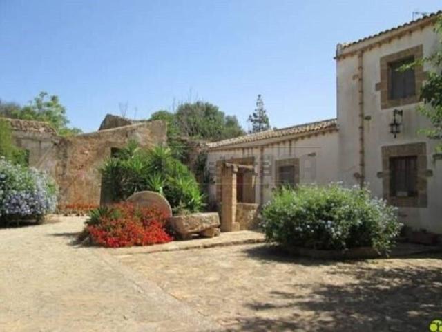 Locale in vendita di 700 m²