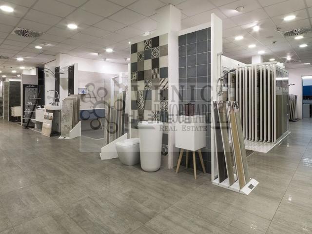 Locale in vendita di 700 m²