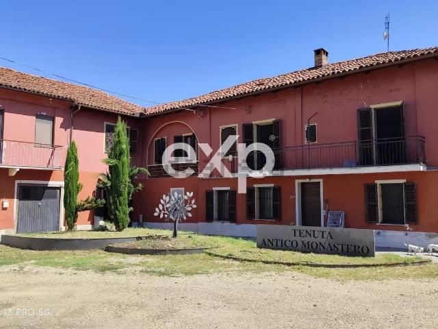 Locale in vendita di 700 m² in Frazione Quarto Superiore, 87