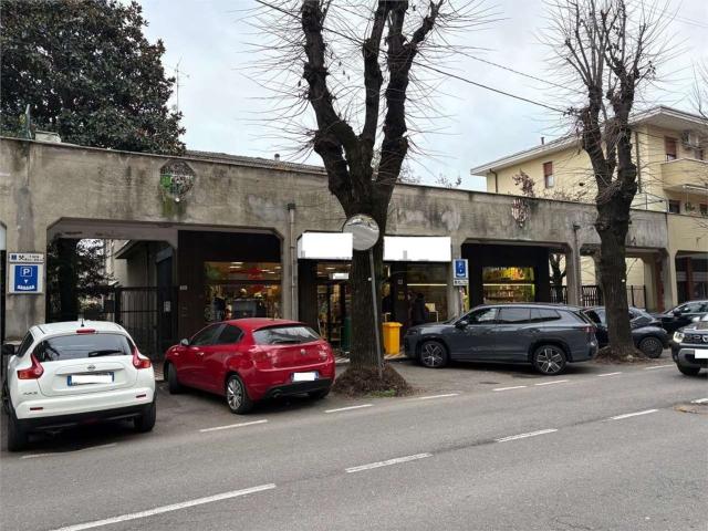 Locale in vendita di 700 m² in Via Alessandro Volta