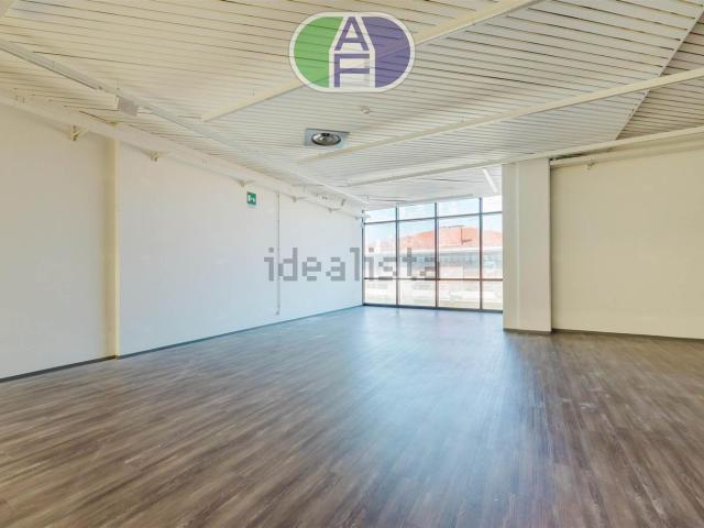 Locale in vendita di 700 m² in Via Alighieri Dante, 3
