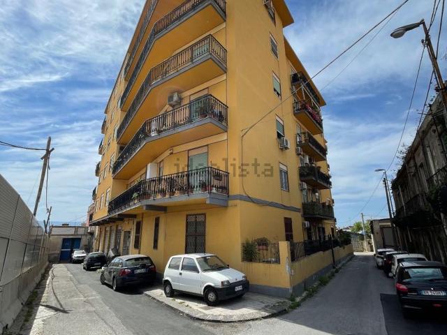 Locale in vendita di 700 m² in Via Gibilterra, 8
