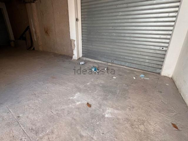 Locale in vendita di 700 m² in Via Dante Alighieri