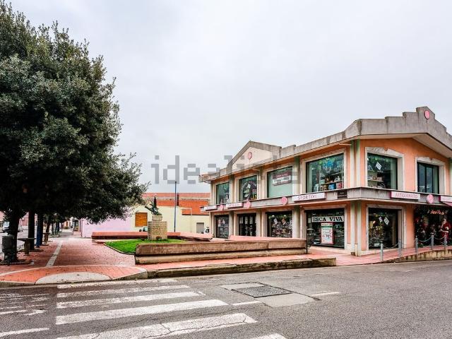 Locale in vendita di 700 m² in Via delle Rondini, 1