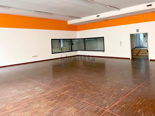 Locale in vendita di 700 m²