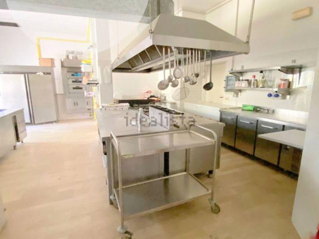 Locale in vendita di 700 m² in Via Fonte a Collina, 21