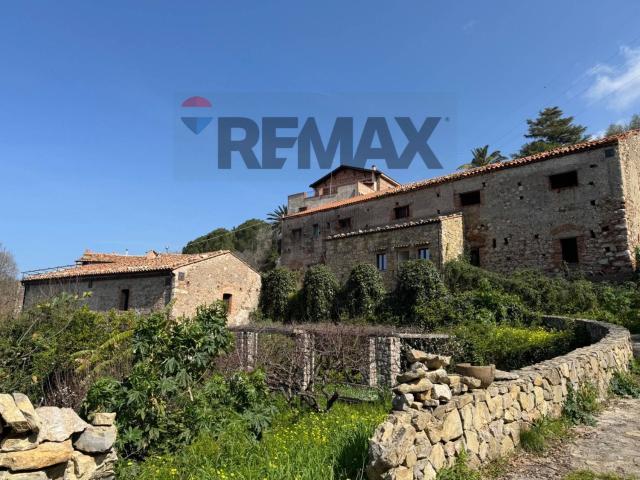 Locale in vendita di 700 m²