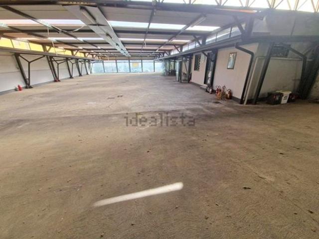 Locale in vendita di 700 m² in Via Provinciale di Caserta