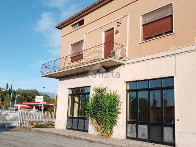 Locale in vendita di 700 m² in Via Valcamonica, 19