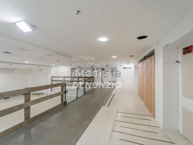 Locale in vendita di 700 m² in Piazza del Gesù, 19