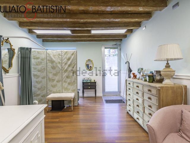 Locale in vendita di 70 m² in Corso Padova, 94