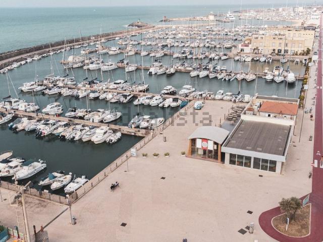 Locale in vendita di 70 m² in Lungomare Duca degli Abruzzi, 84