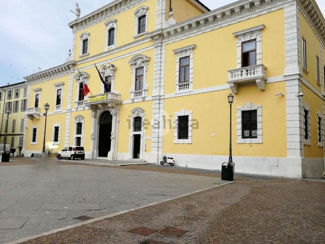 Locale in vendita di 70 m² in Piazza del Mercato, 12