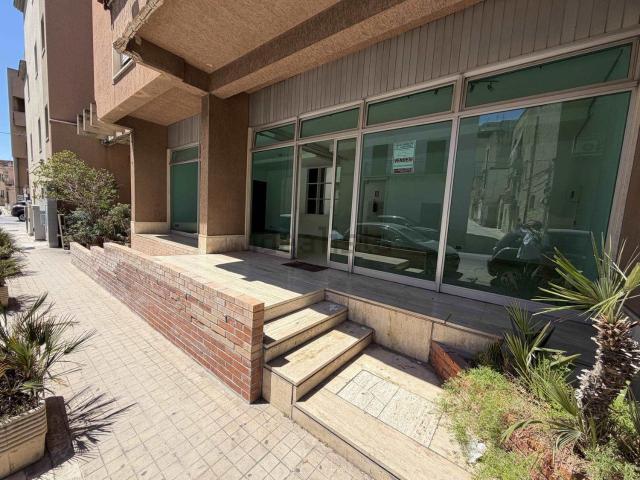 Locale in vendita di 70 m² in Via Tenente Alberti