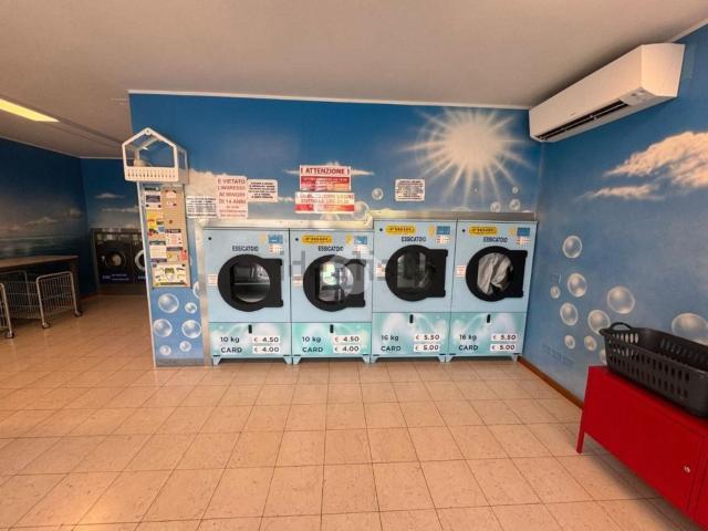 Locale in vendita di 70 m² in Via Tione, 14