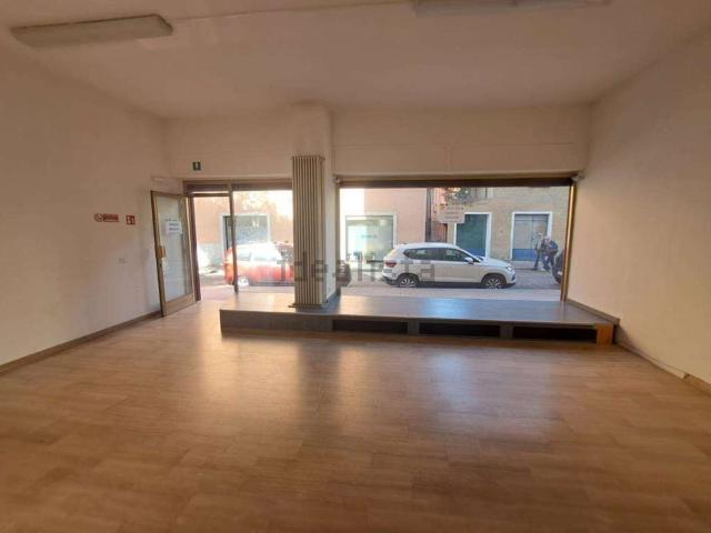 Locale in vendita di 70 m² in Via Tre Pievi, 22