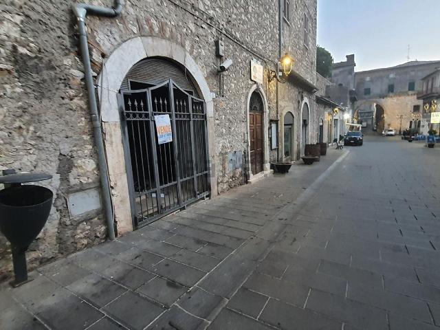 Locale in vendita di 70 m² in Via Umberto I&apos
