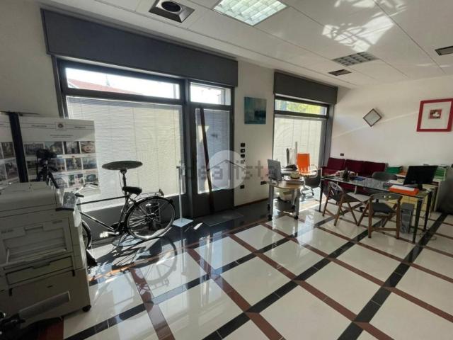 Locale in vendita di 70 m² in Via Zanica