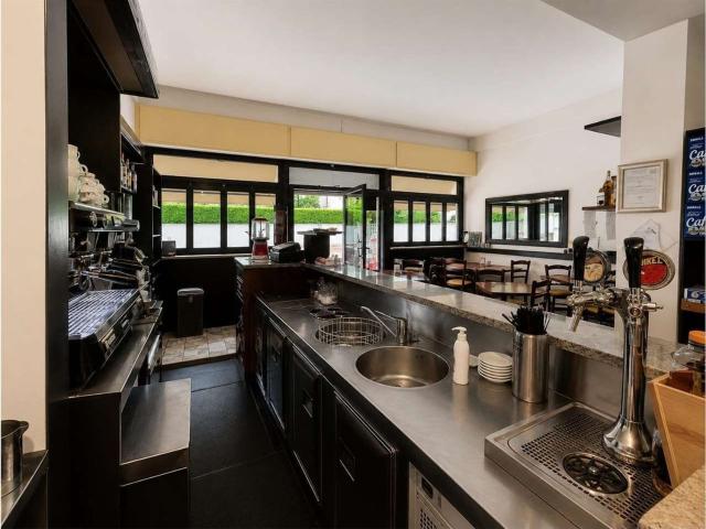 Locale in vendita di 70 m² in Via A. Manzoni