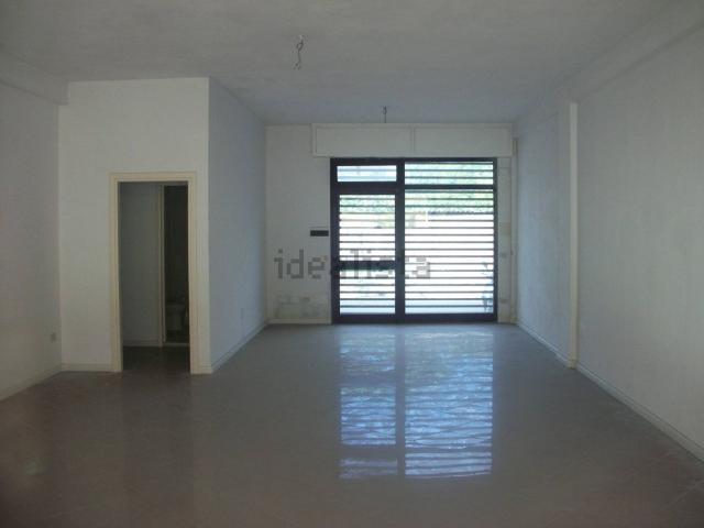 Locale in vendita di 70 m² in Via A. Pacini, 30