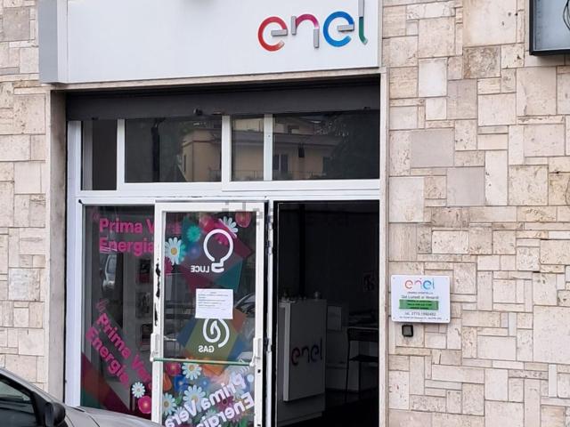 Locale in vendita di 70 m² in Via Alcide de Gasperi