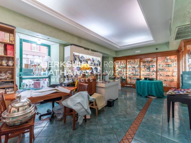 Locale in vendita di 70 m² in Via Benedetto Varchi, 1