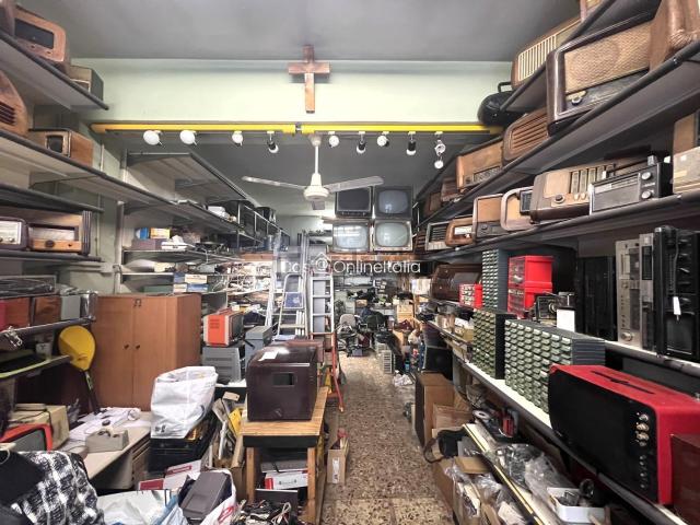 Locale in vendita di 70 m² in Via Bologna, 159