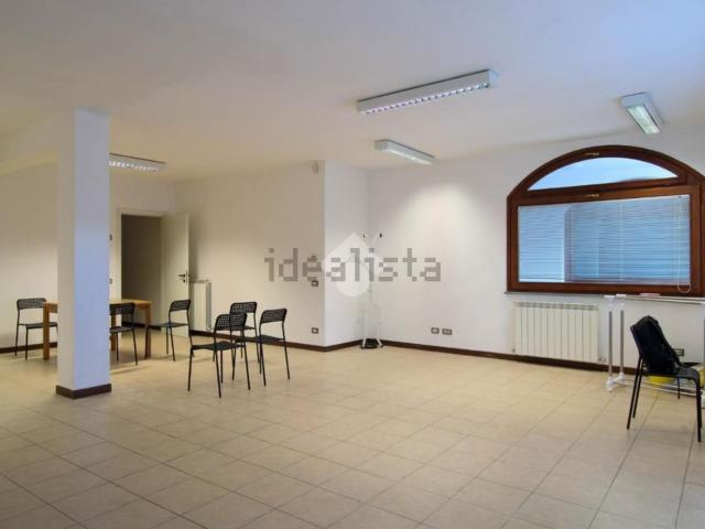 Locale in vendita di 70 m² in Via Bovara