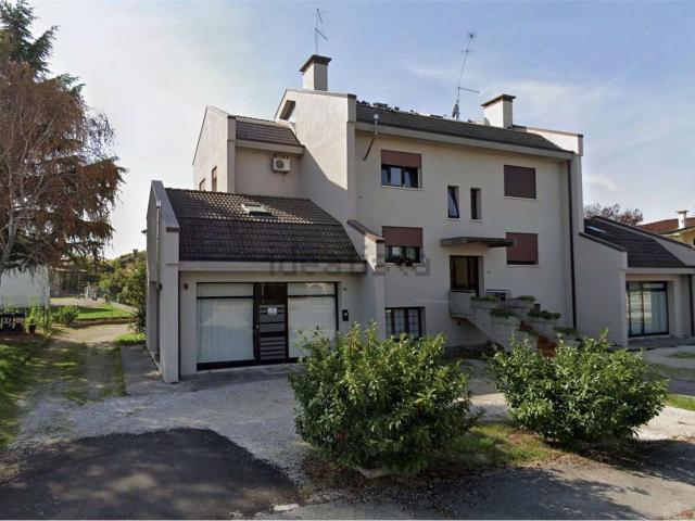 Locale in vendita di 70 m² in Via Capo d&apos Argine, 22