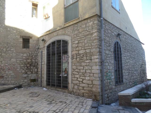 Locale in vendita di 70 m² in Via Caserma Lucana